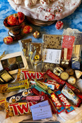 En box fylld med mängder av både klassisk och exklusiv choklad